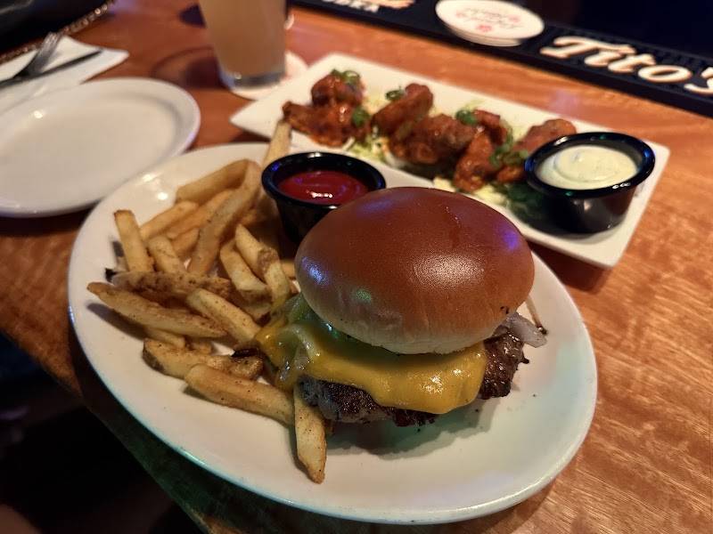Tropics Ale House - Waikōloa